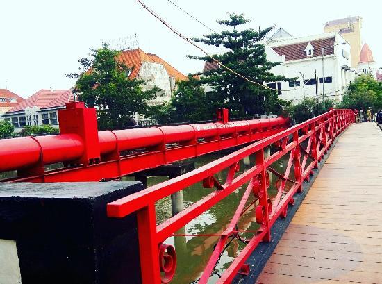 Jembatan Merah